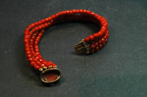 site 3 bracelet corail